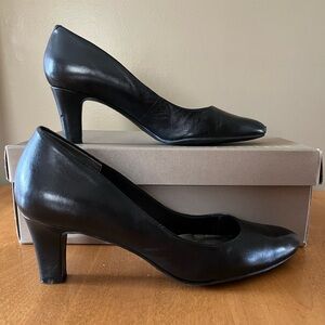Easy Spirit Women's Black Pumps Size 6 M.